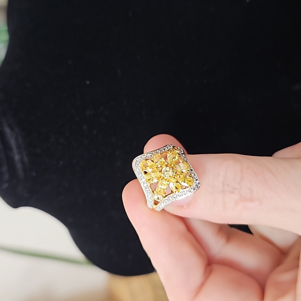 Floral citrine and rhodium plated sterling silver cocktail ring - Picture 4 of 8